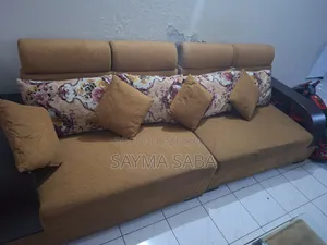 সোফা এবং চা টেবিল সেট