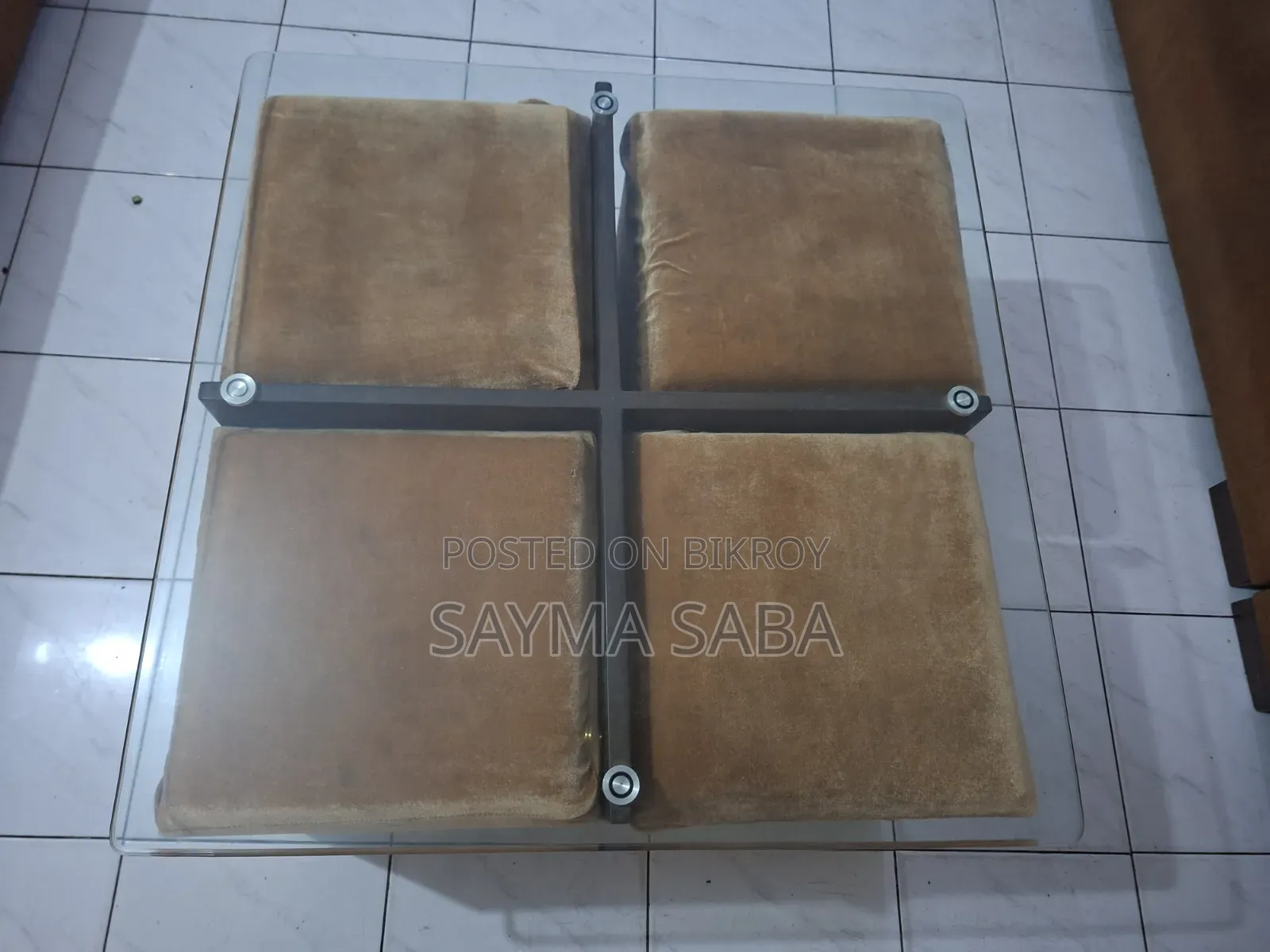 সোফা এবং চা টেবিল সেট