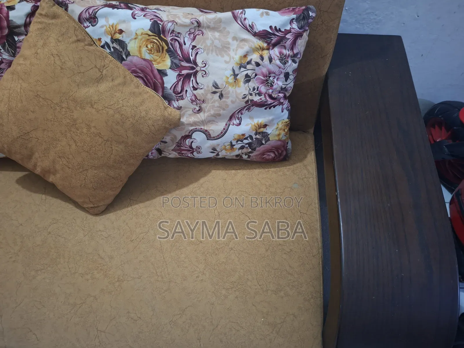 সোফা এবং চা টেবিল সেট