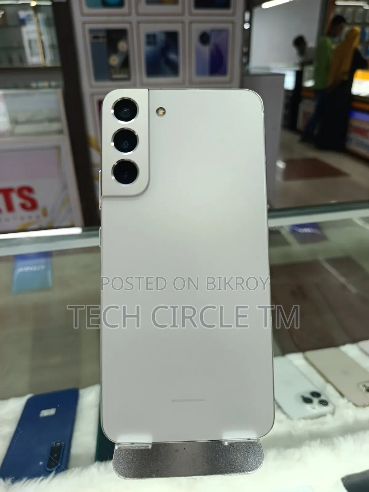 স্যামসাং গ্যালাক্সি এস২২+ ৫জি ১২৮ জিবি সাদা
