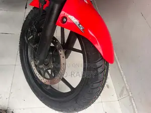 সুজুকি জিক্সার ২০২৩ লাল