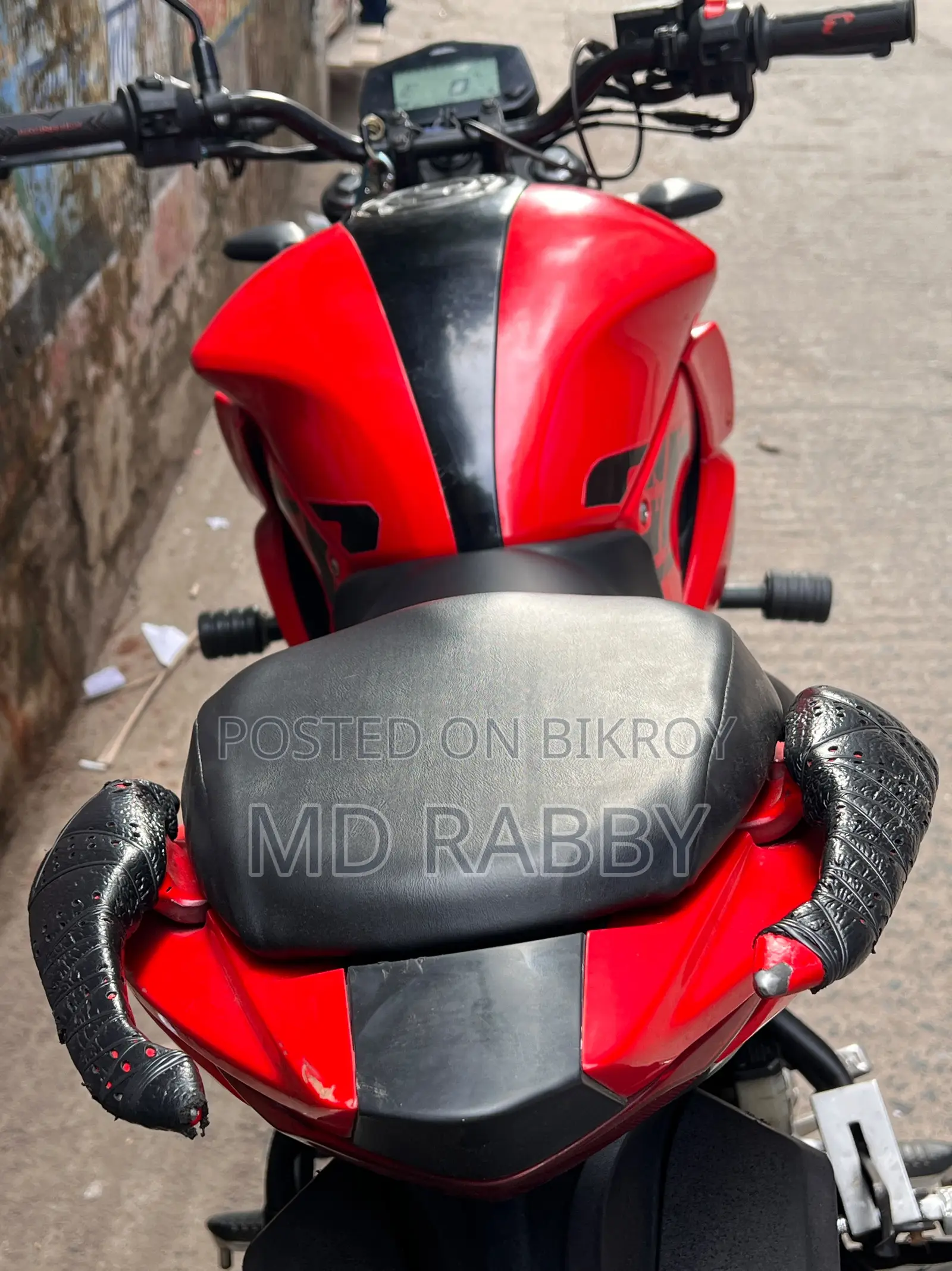 সুজুকি জিক্সার ২০২৩ লাল