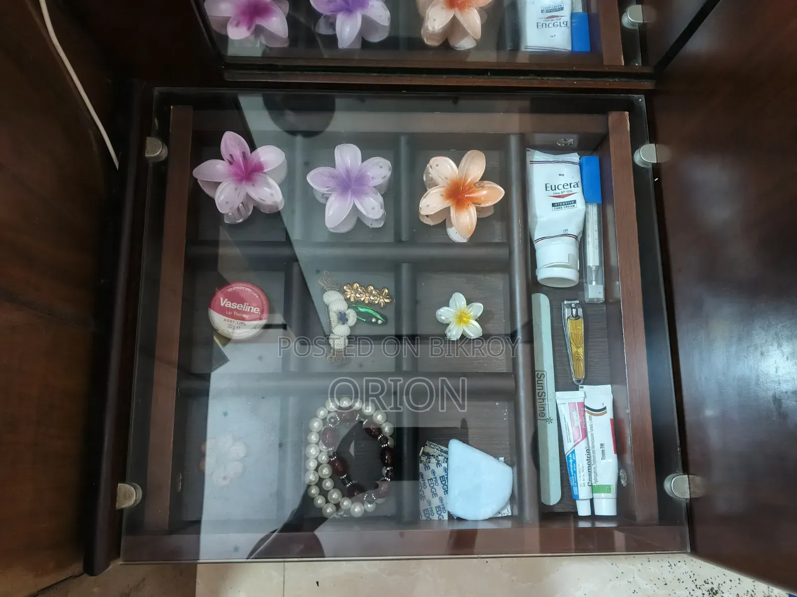 Regal Wooden Dressing Table