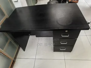 অফিস টেবিল