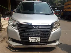 Toyota Noah 2.0 Front-Wheel Drive (8 Seater) 2016 Silver