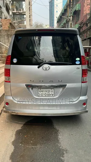 Toyota Noah 2004 Pearl