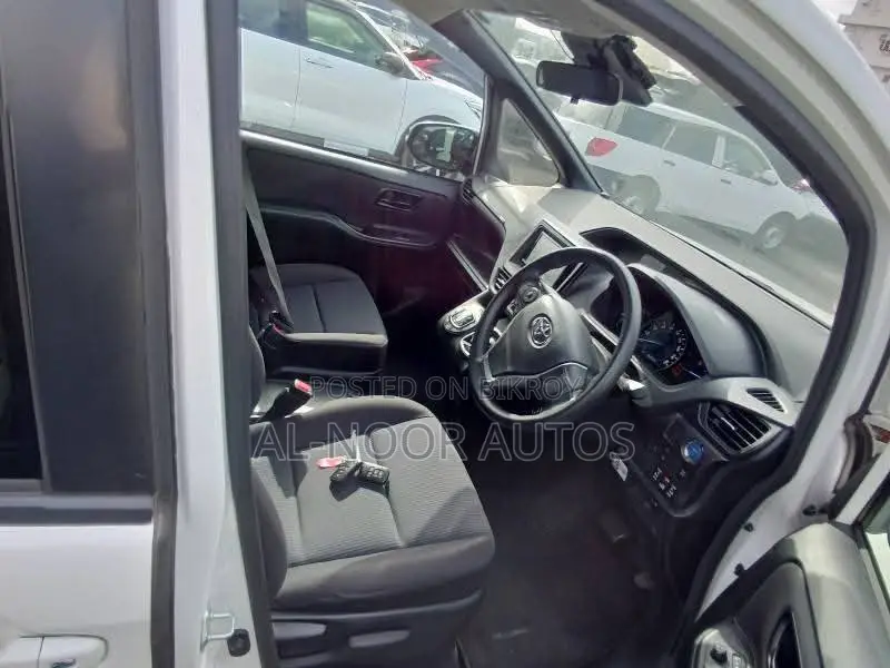 Toyota Noah 2021 Pearl