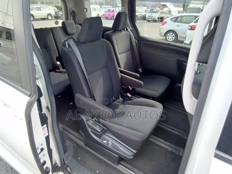 Toyota Noah 2021 Pearl