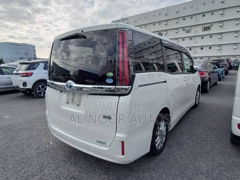 Toyota Noah 2021 Pearl