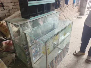 গেলাস এর শোকেস
