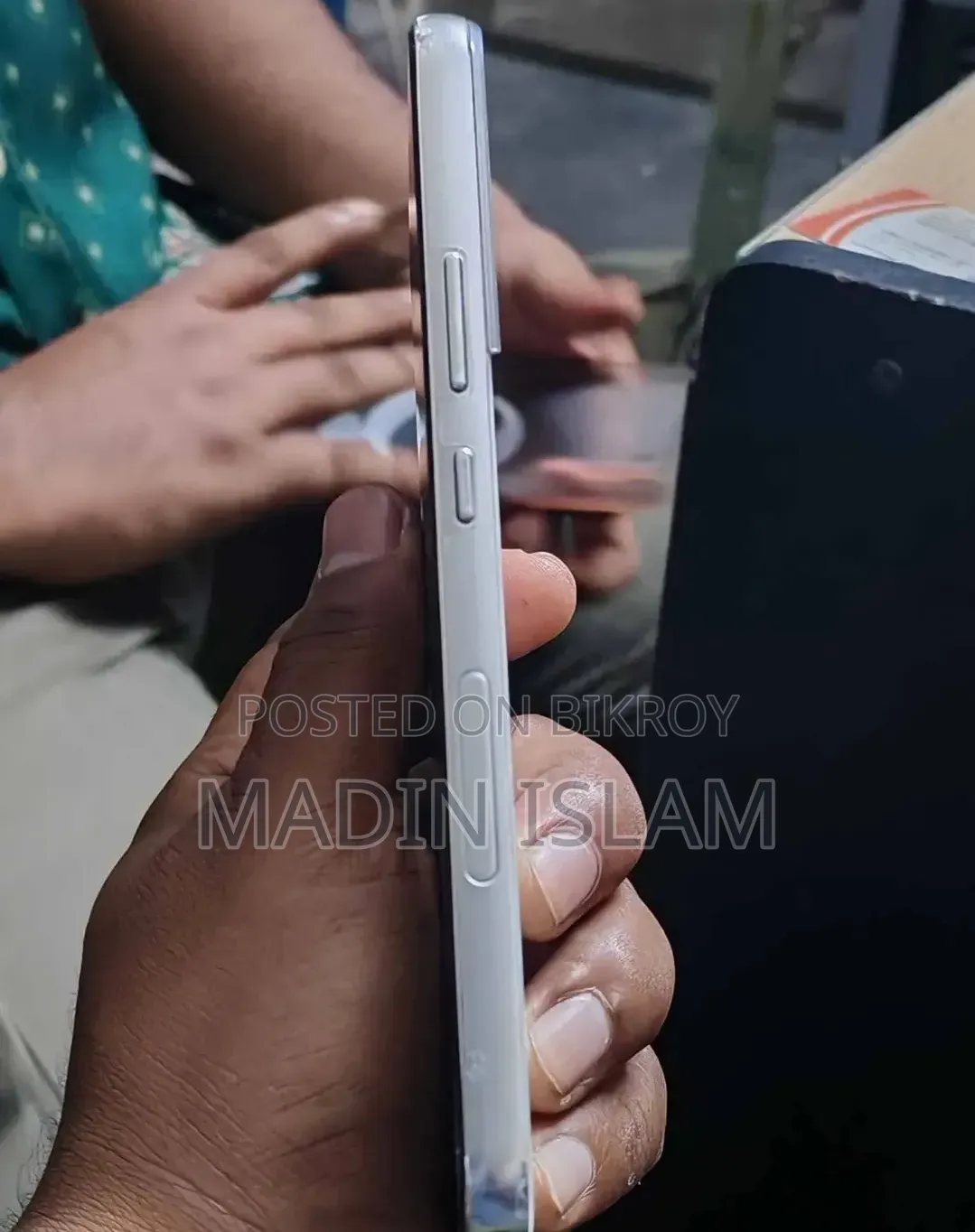স্যামসাং গ্যালাক্সি এস২২ ৫জি ২৫৬ জিবি হোয়াইট