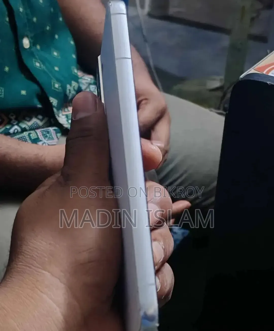 স্যামসাং গ্যালাক্সি এস২২ ৫জি ২৫৬ জিবি হোয়াইট