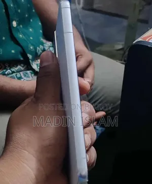 স্যামসাং গ্যালাক্সি এস২২ ৫জি ২৫৬ জিবি হোয়াইট