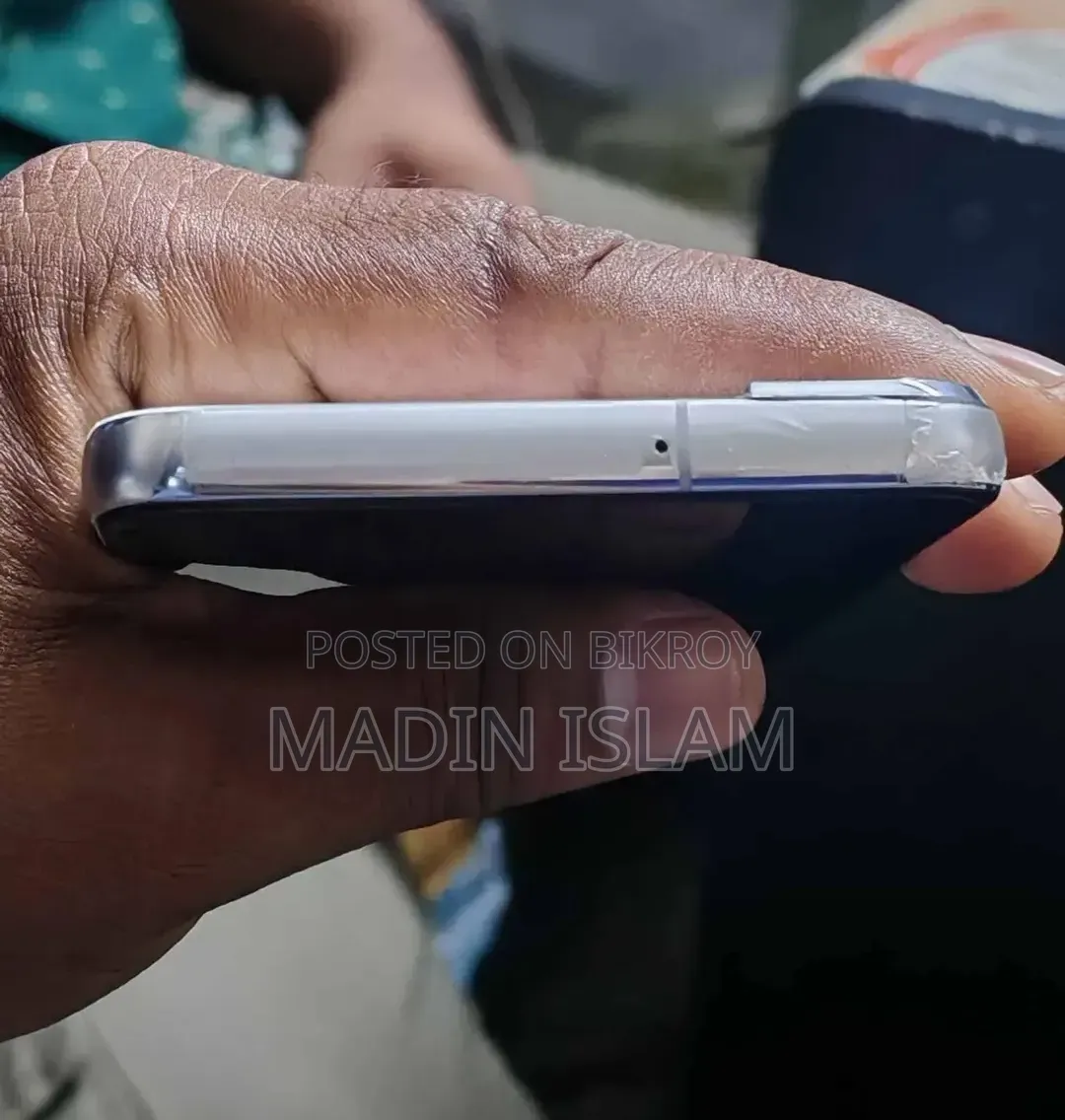 স্যামসাং গ্যালাক্সি এস২২ ৫জি ২৫৬ জিবি হোয়াইট