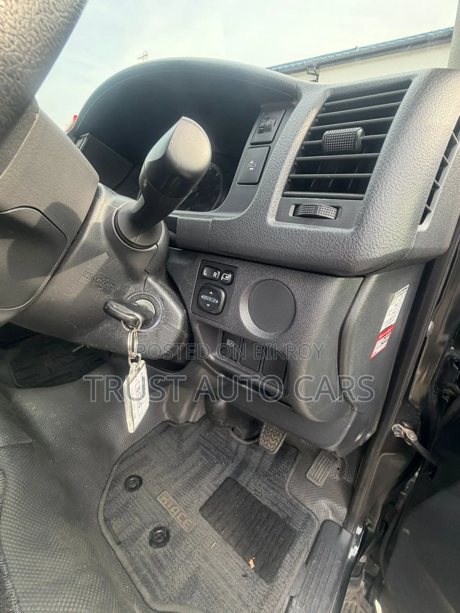 Toyota HiAce 2022 Black