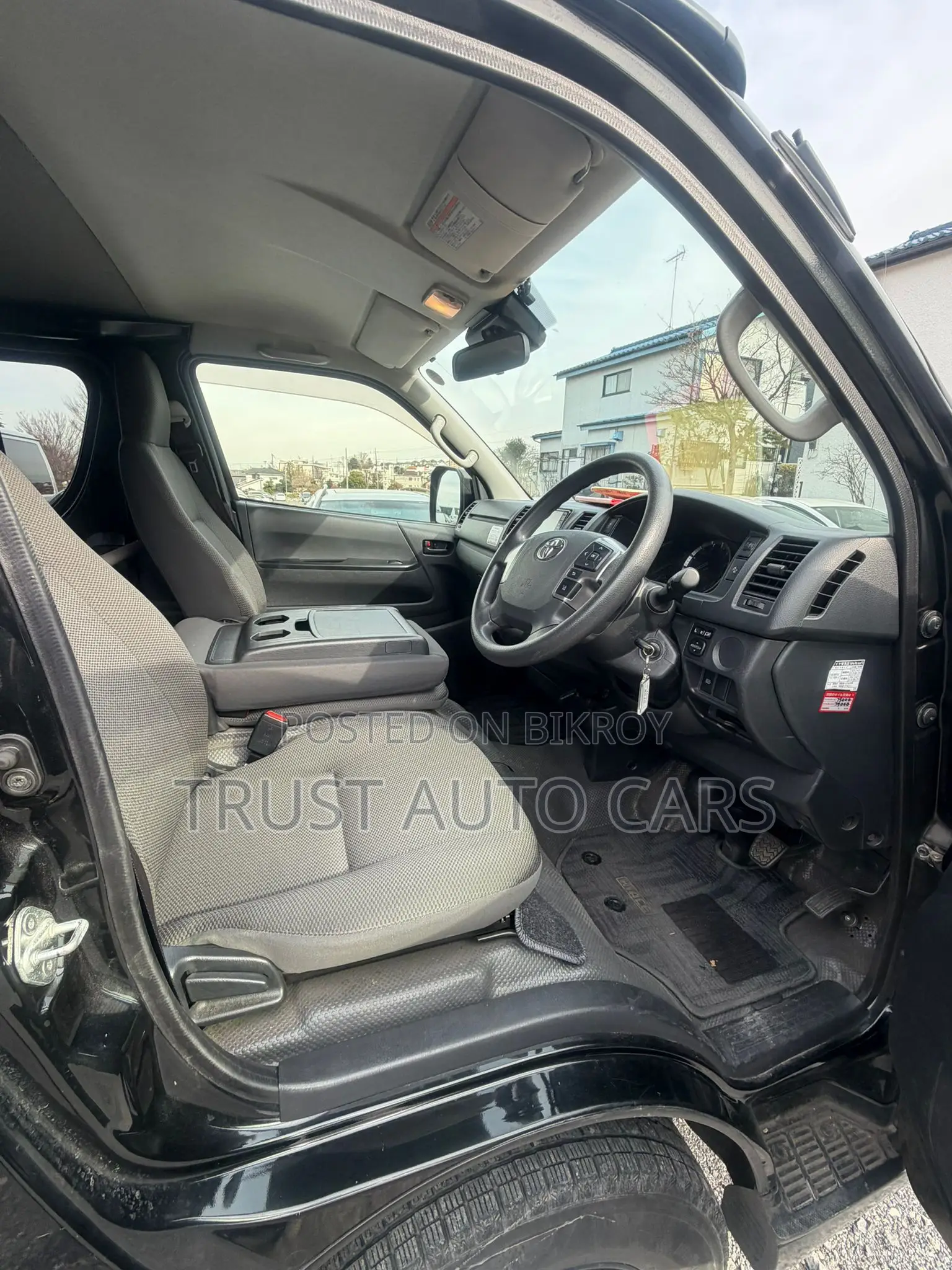 Toyota HiAce 2022 Black