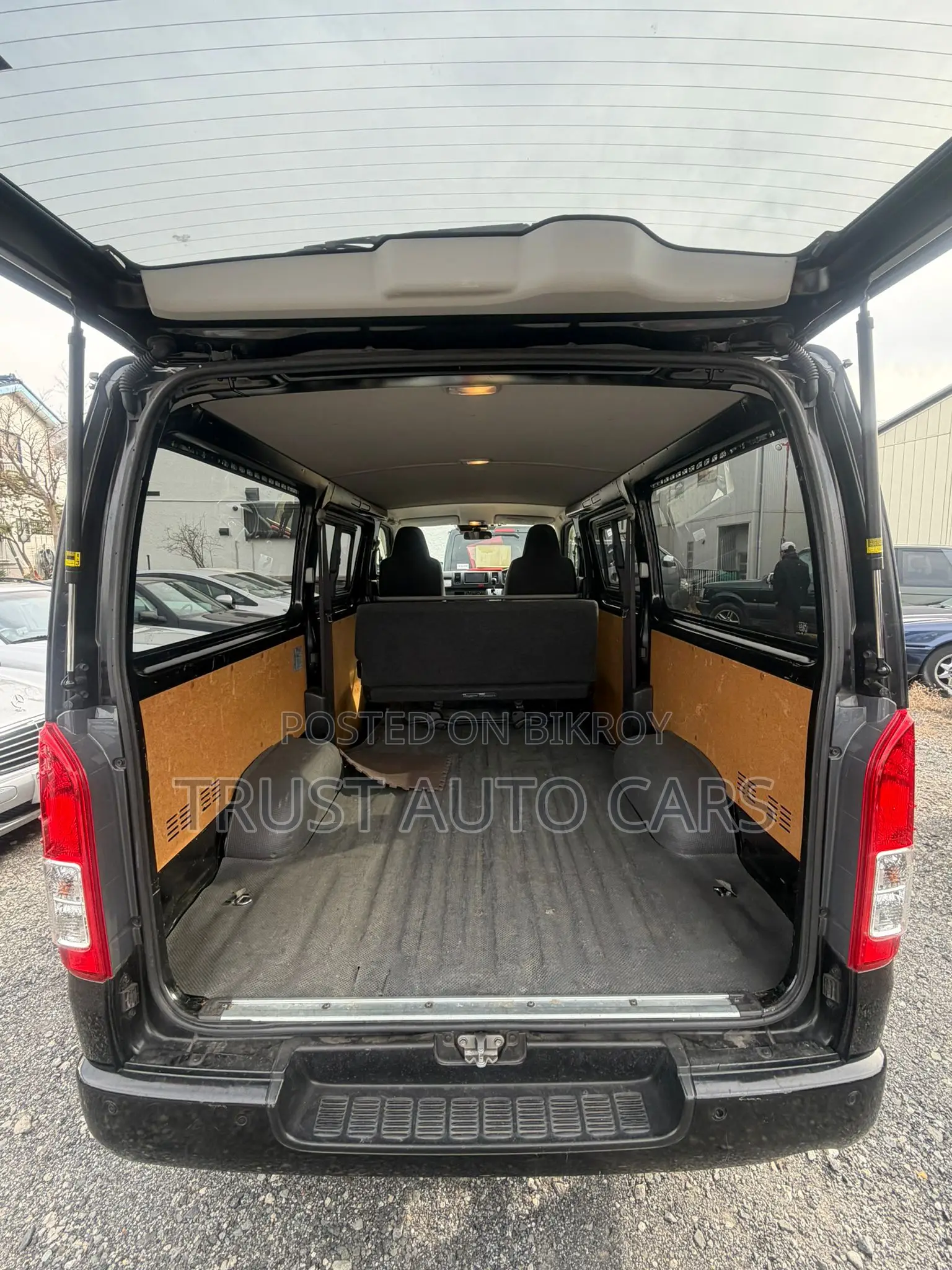 Toyota HiAce 2022 Black