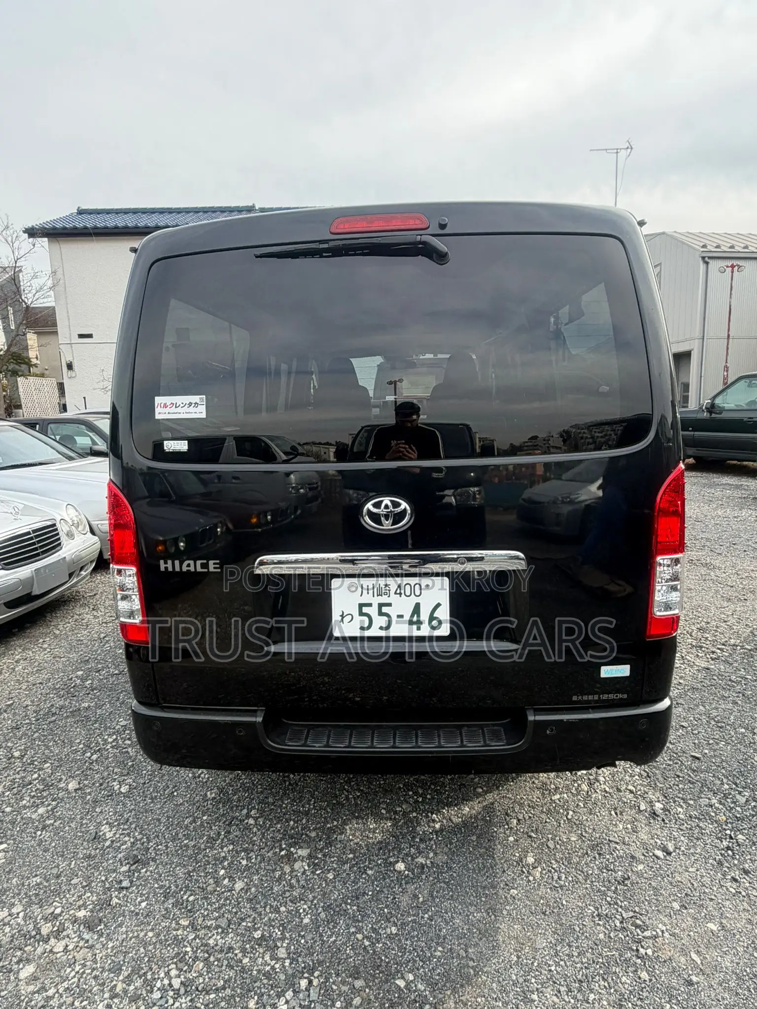 Toyota HiAce 2022 Black