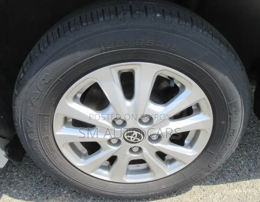 Toyota Noah 1.8 Front-Wheel Drive Hybrid (7-seater) 2021 Silver