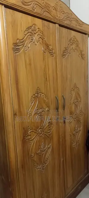 কাঠের আলমারি