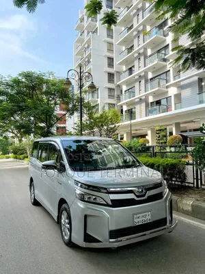 2018 Toyota Voxy Hybrid V 2-Wheel Drive 7-Seater Silver