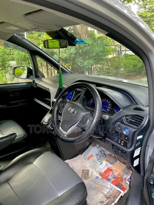 2018 Toyota Voxy Hybrid V 2-Wheel Drive 7-Seater Silver