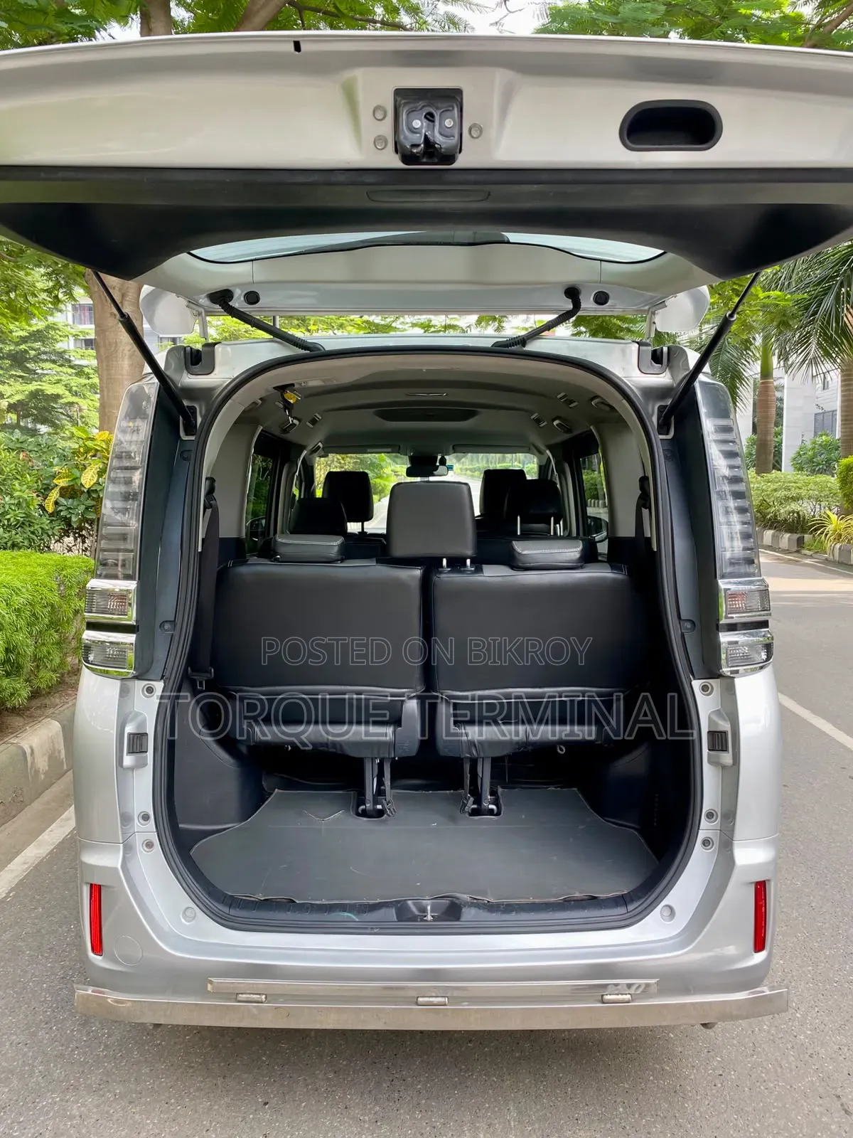 2018 Toyota Voxy Hybrid V 2-Wheel Drive 7-Seater Silver