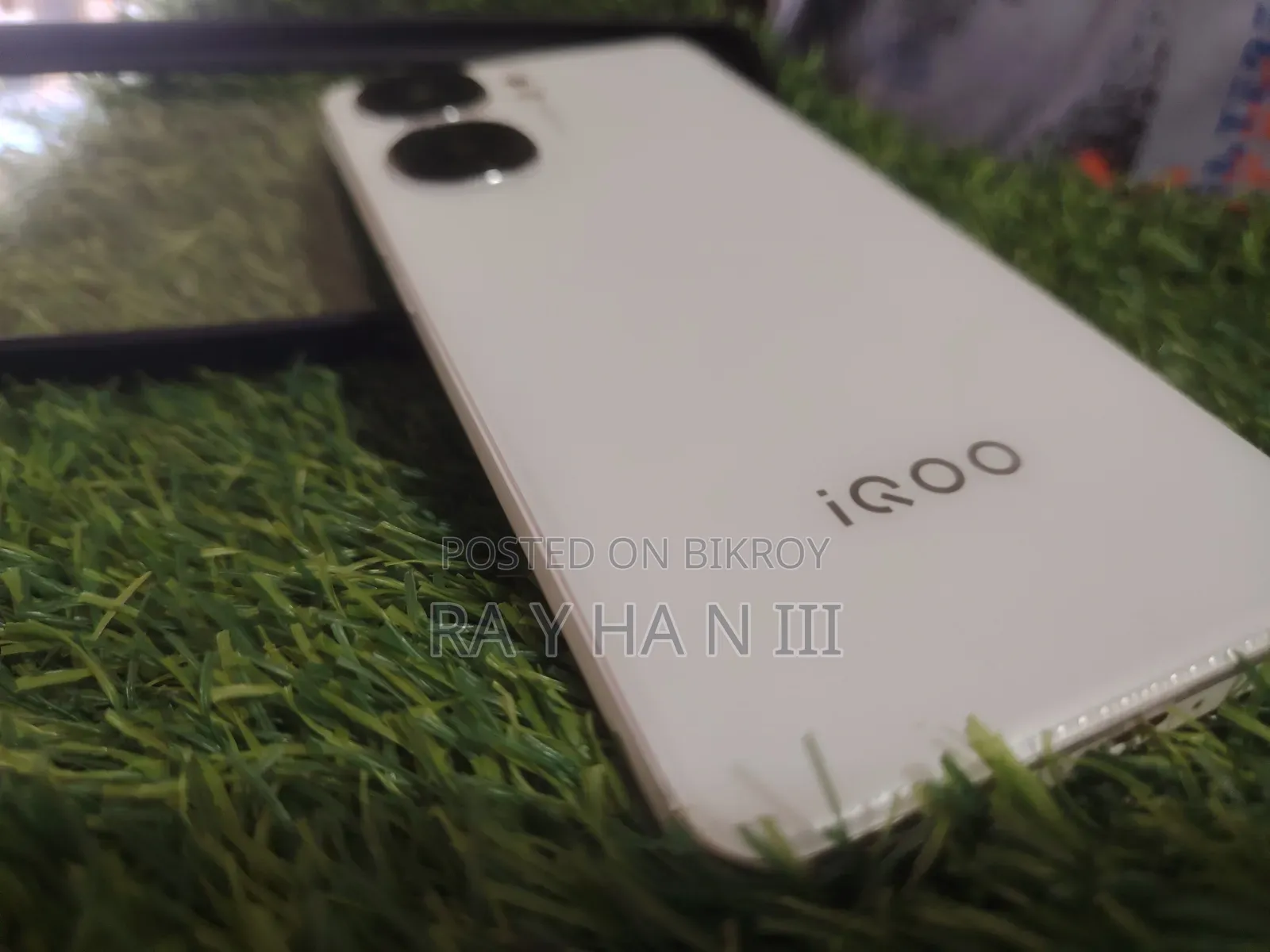 iQOO 256 GB White