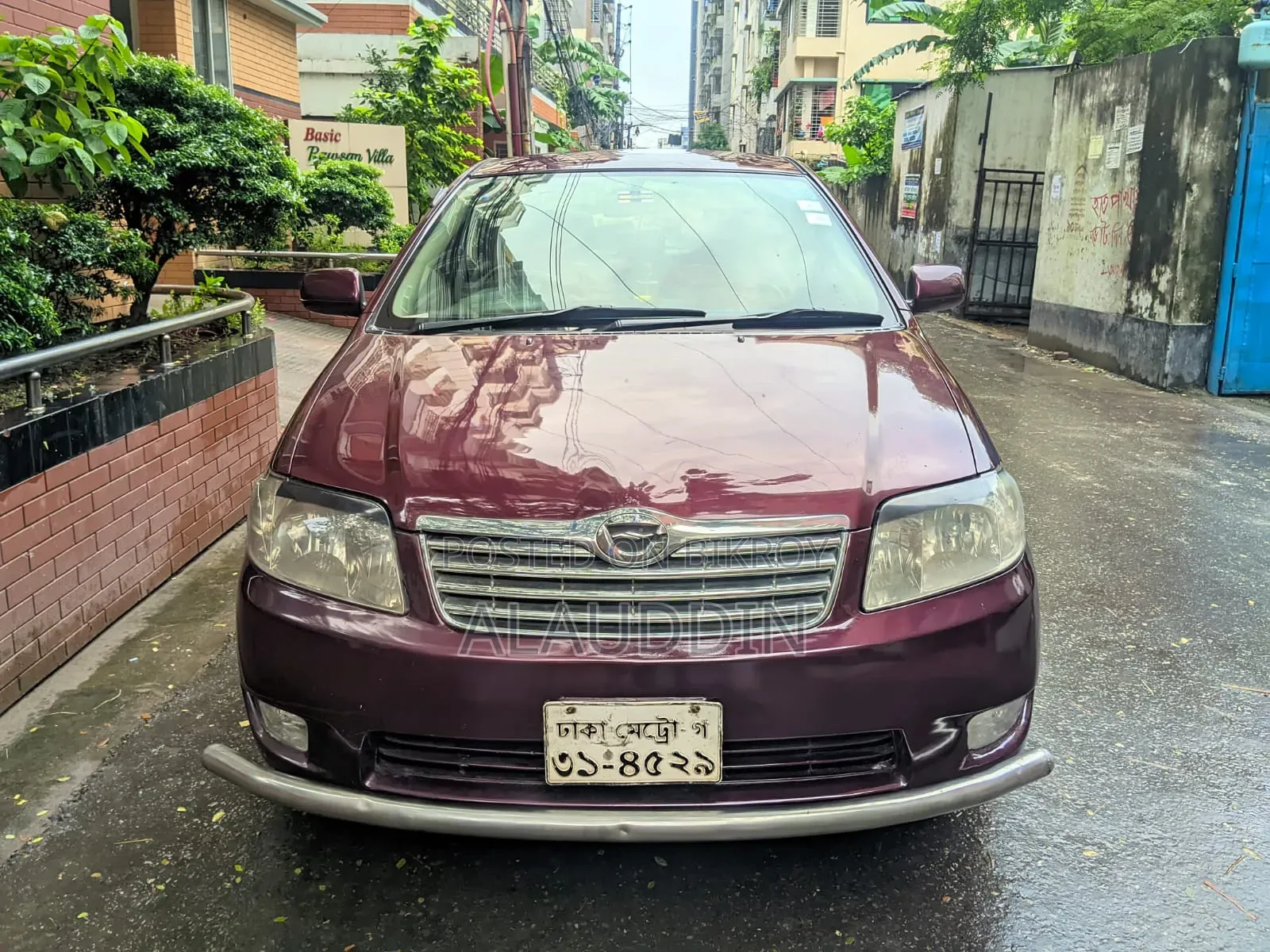 টয়োটা করোলা ২০০৫ লাল