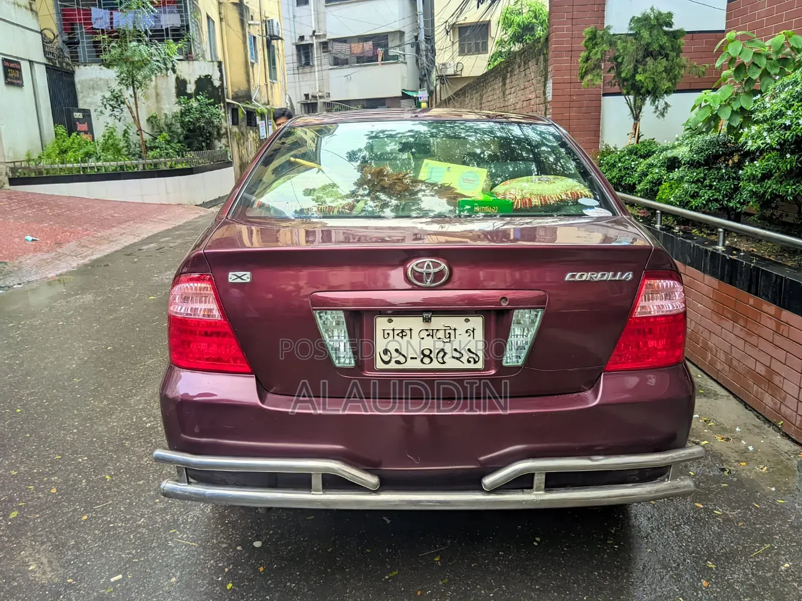 টয়োটা করোলা ২০০৫ লাল
