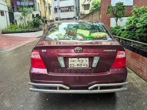 টয়োটা করোলা ২০০৫ লাল
