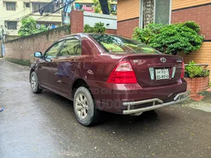 টয়োটা করোলা ২০০৫ লাল