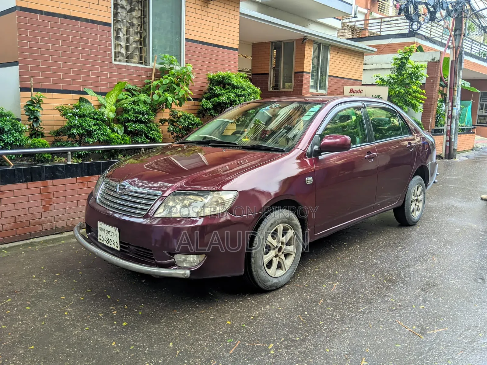 টয়োটা করোলা ২০০৫ লাল