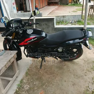 বাজাজ পালসার ১৫০ ২০২৫ কালো