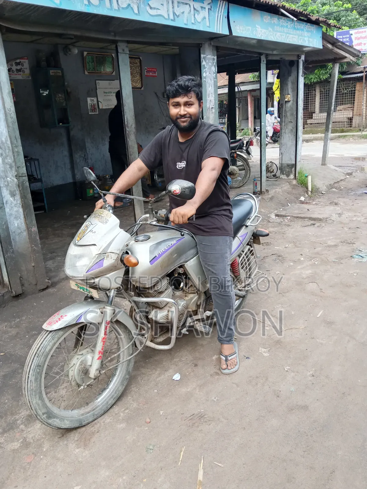 Bajaj Freedom 2019 Gray
