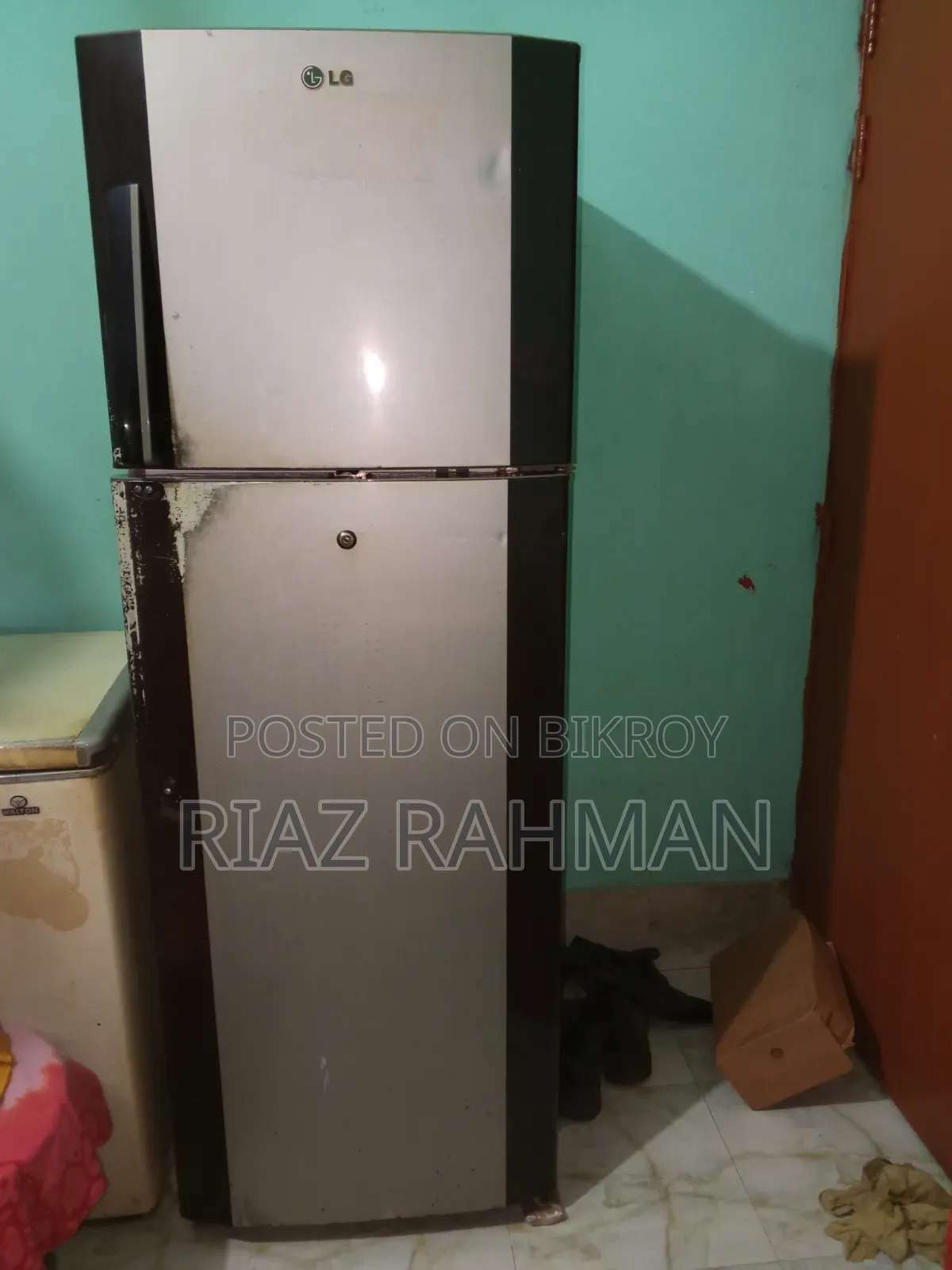 এলজি রেফ্রিজারেটর। মেইড ইন মালয়েশিয়া। ৩০০ লিটার। ফুল টিপ-টপ কন্ডিশন।