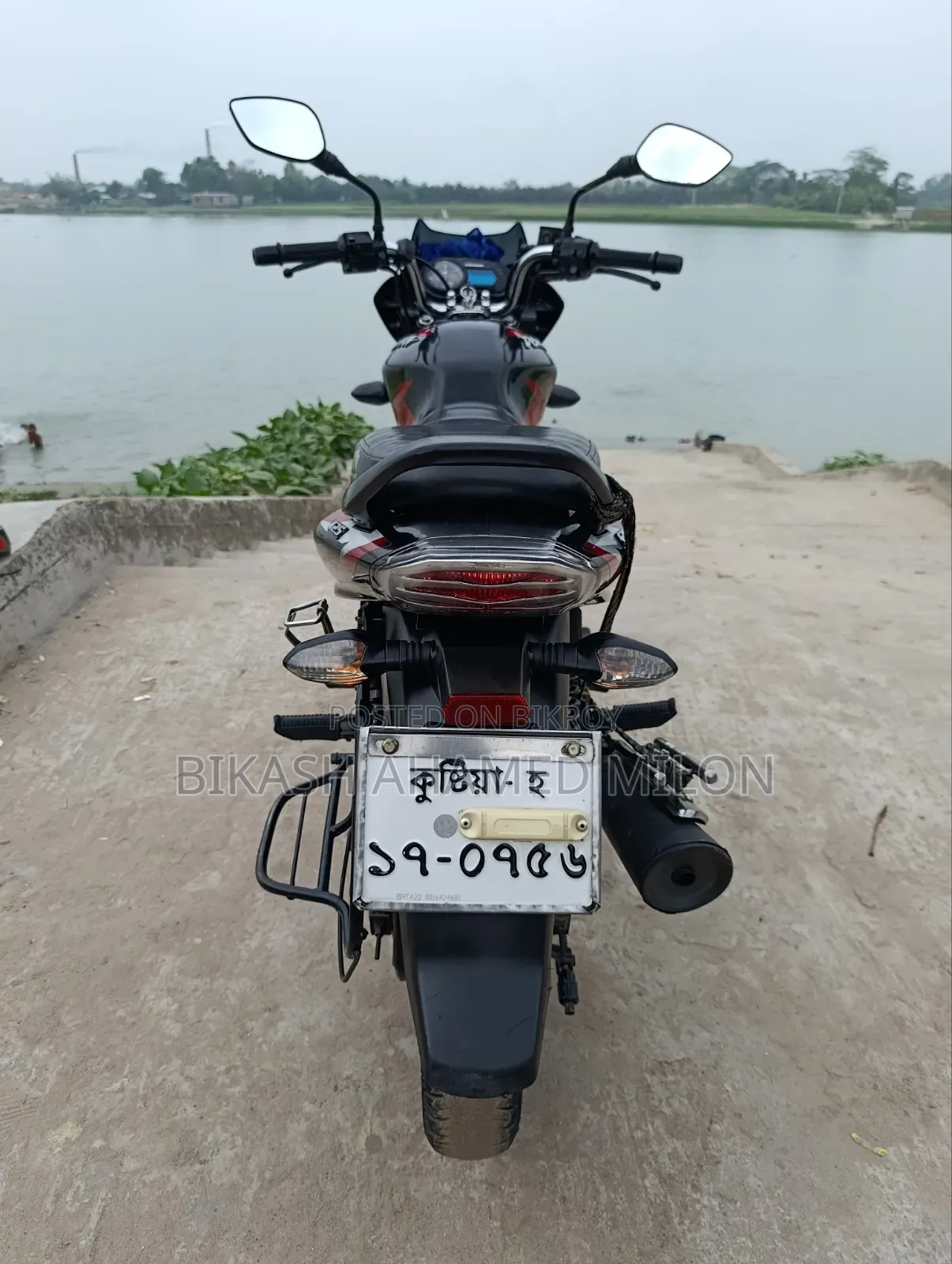 বাজাজ ডিসকভার ১২৫ ২০২২ কালো