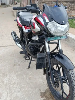 বাজাজ ডিসকভার ১২৫ ২০২২ কালো