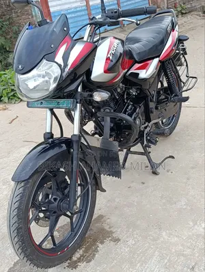 বাজাজ ডিসকভার ১২৫ ২০২২ কালো