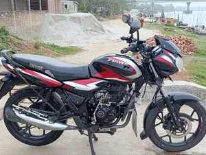 বাজাজ ডিসকভার ১২৫ ২০২২ কালো