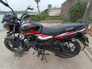 বাজাজ ডিসকভার ১২৫ ২০২২ কালো