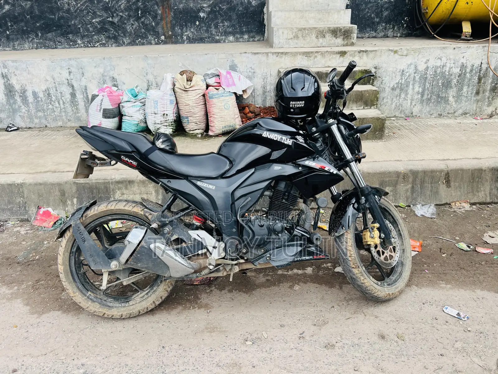 সুজুকি জিক্সার ২০২৪ ব্ল্যাক