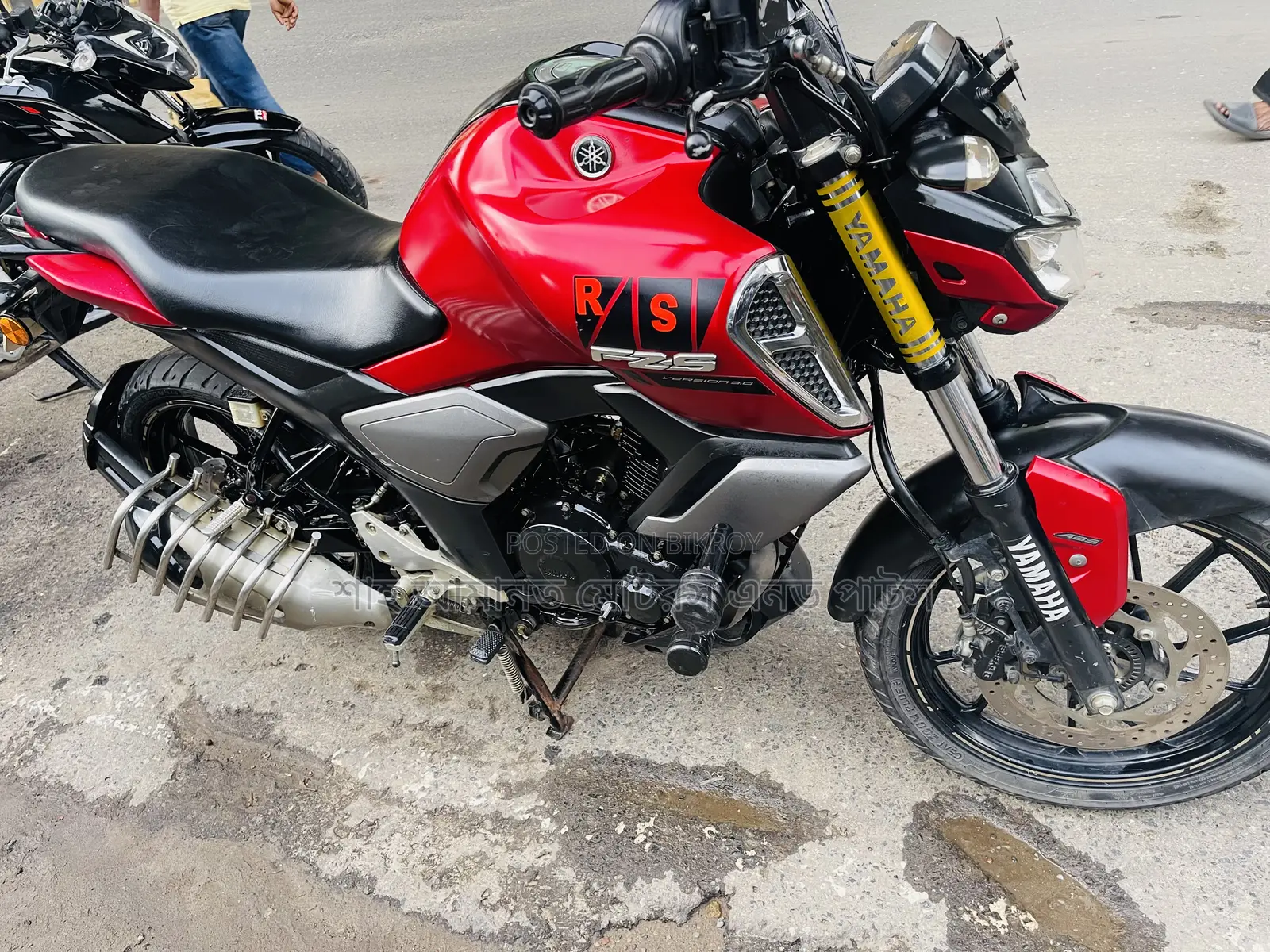 ইয়ামাহা এফজেডএস ভি৩ ২০২৩ লাল