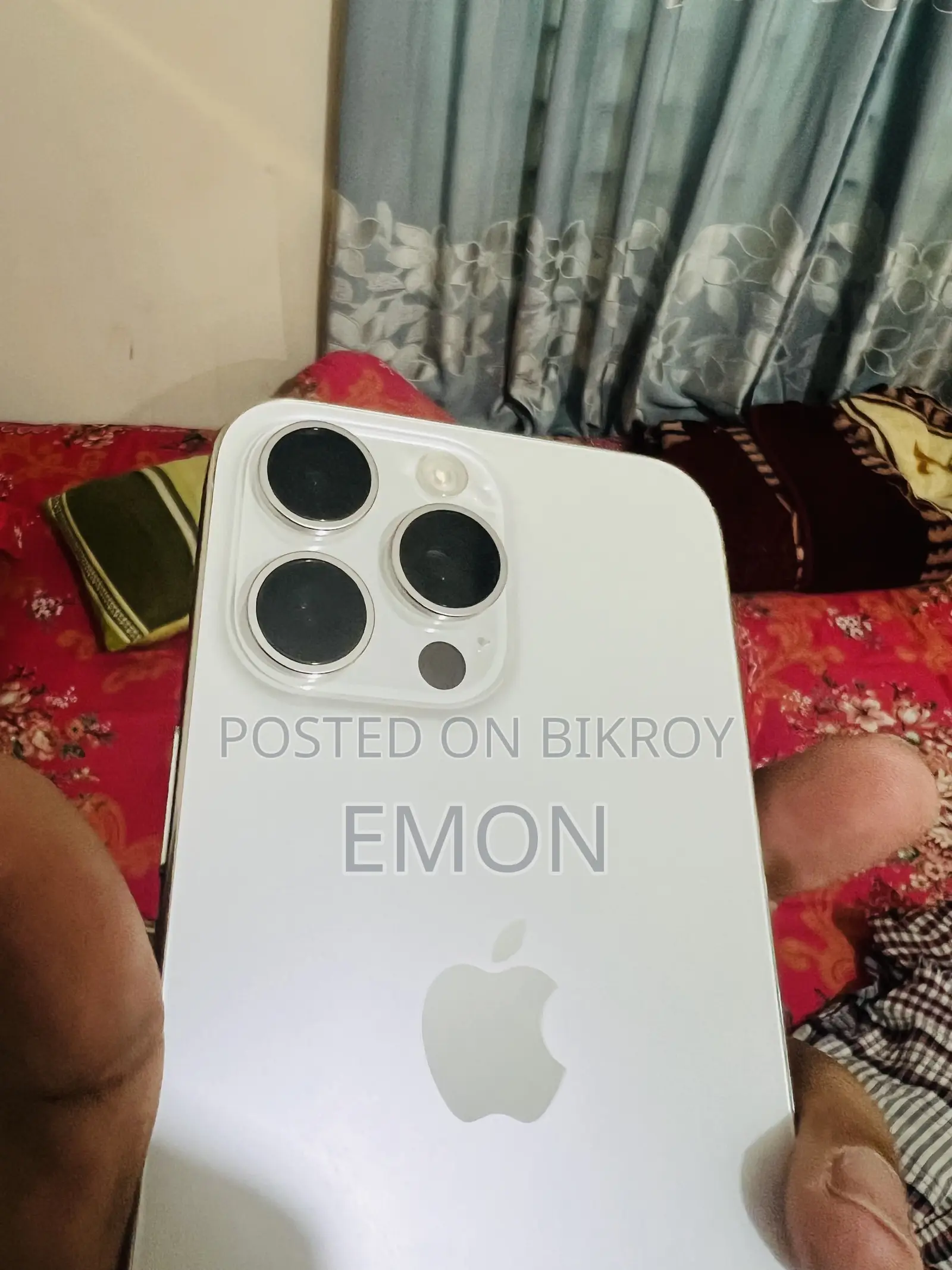 অ্যাপল আইফোন ১৫ প্রো ম্যাক্স ২৫৬ জিবি হোয়াইট