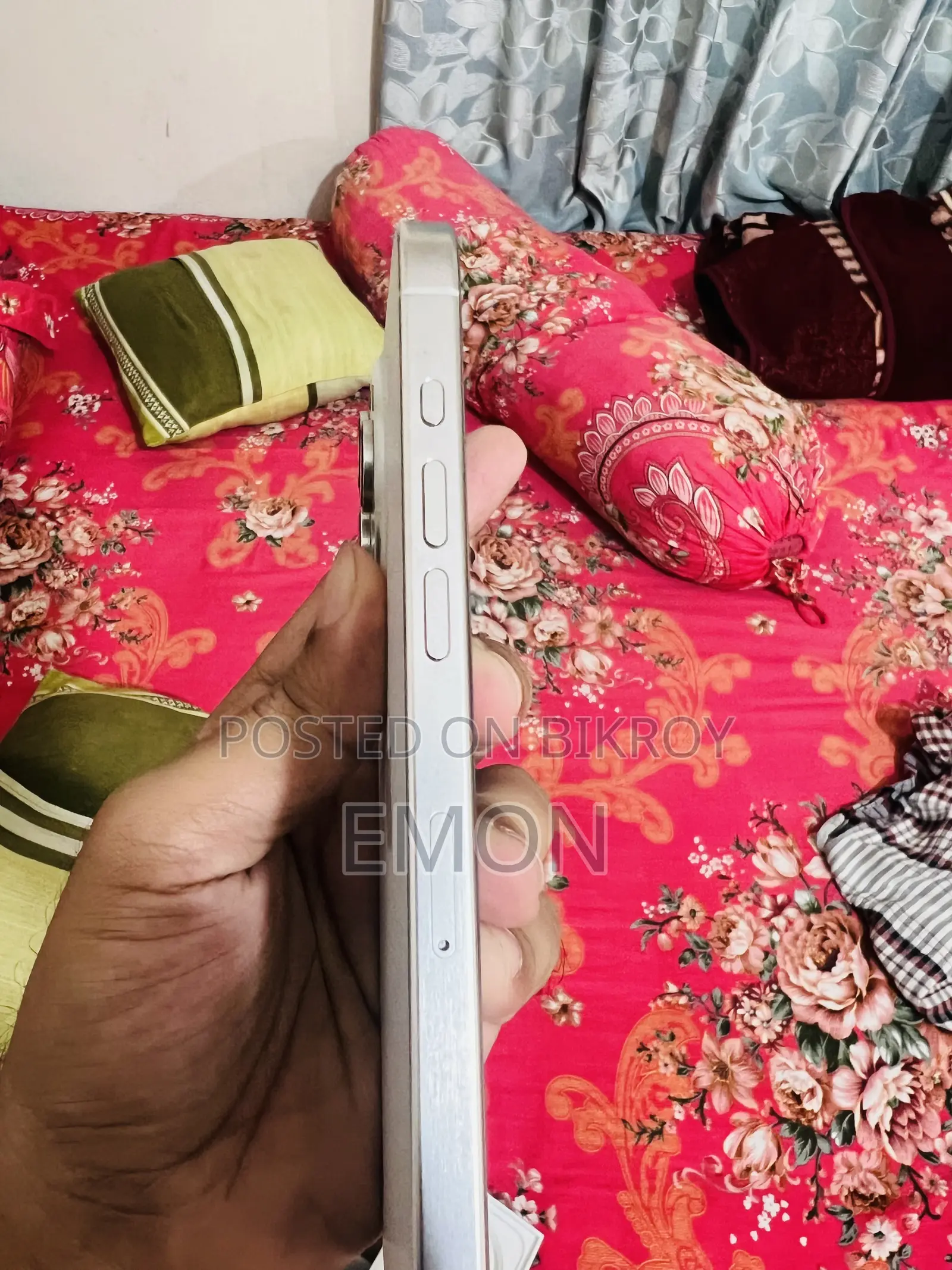 অ্যাপল আইফোন ১৫ প্রো ম্যাক্স ২৫৬ জিবি হোয়াইট