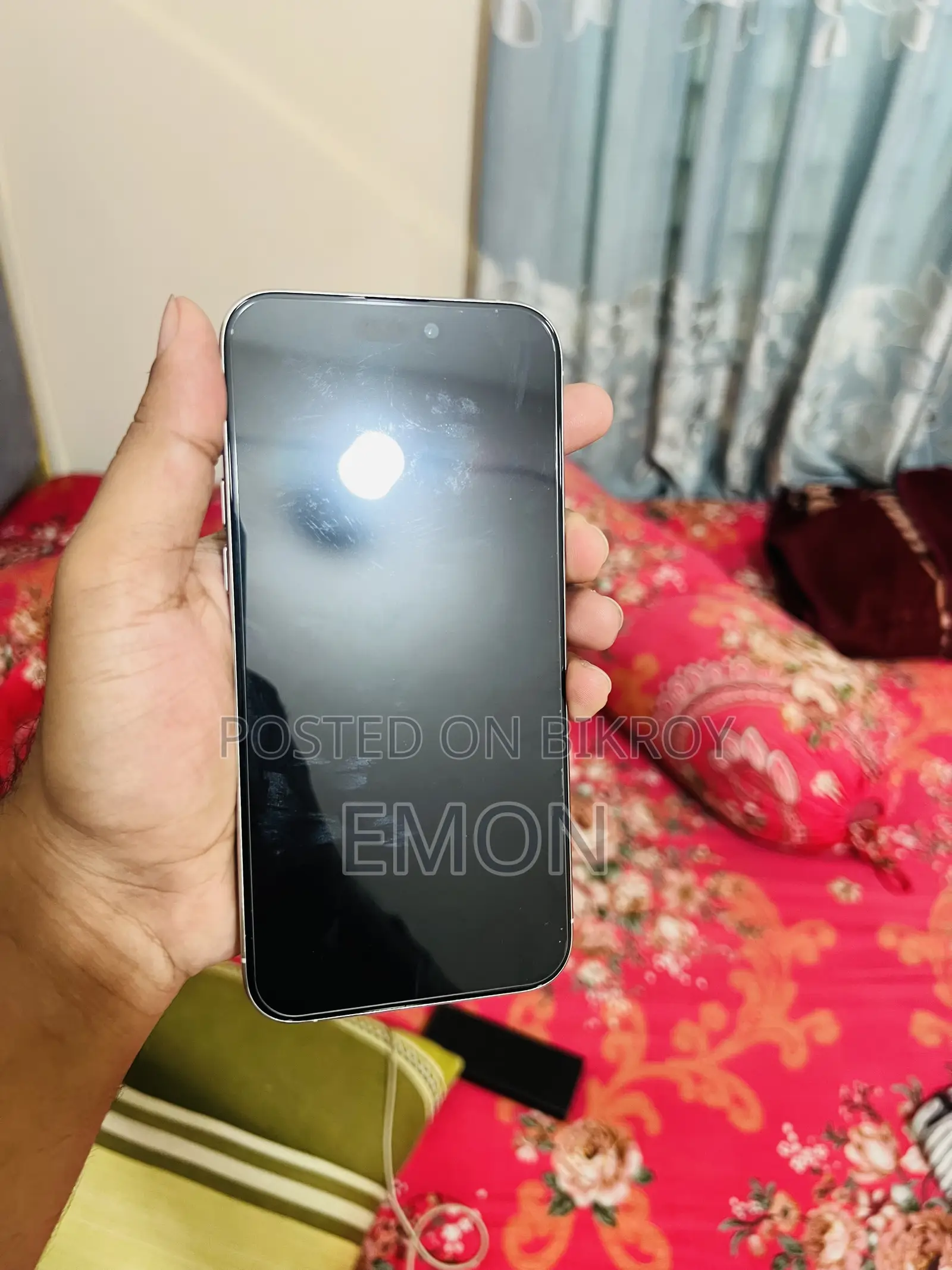 অ্যাপল আইফোন ১৫ প্রো ম্যাক্স ২৫৬ জিবি হোয়াইট
