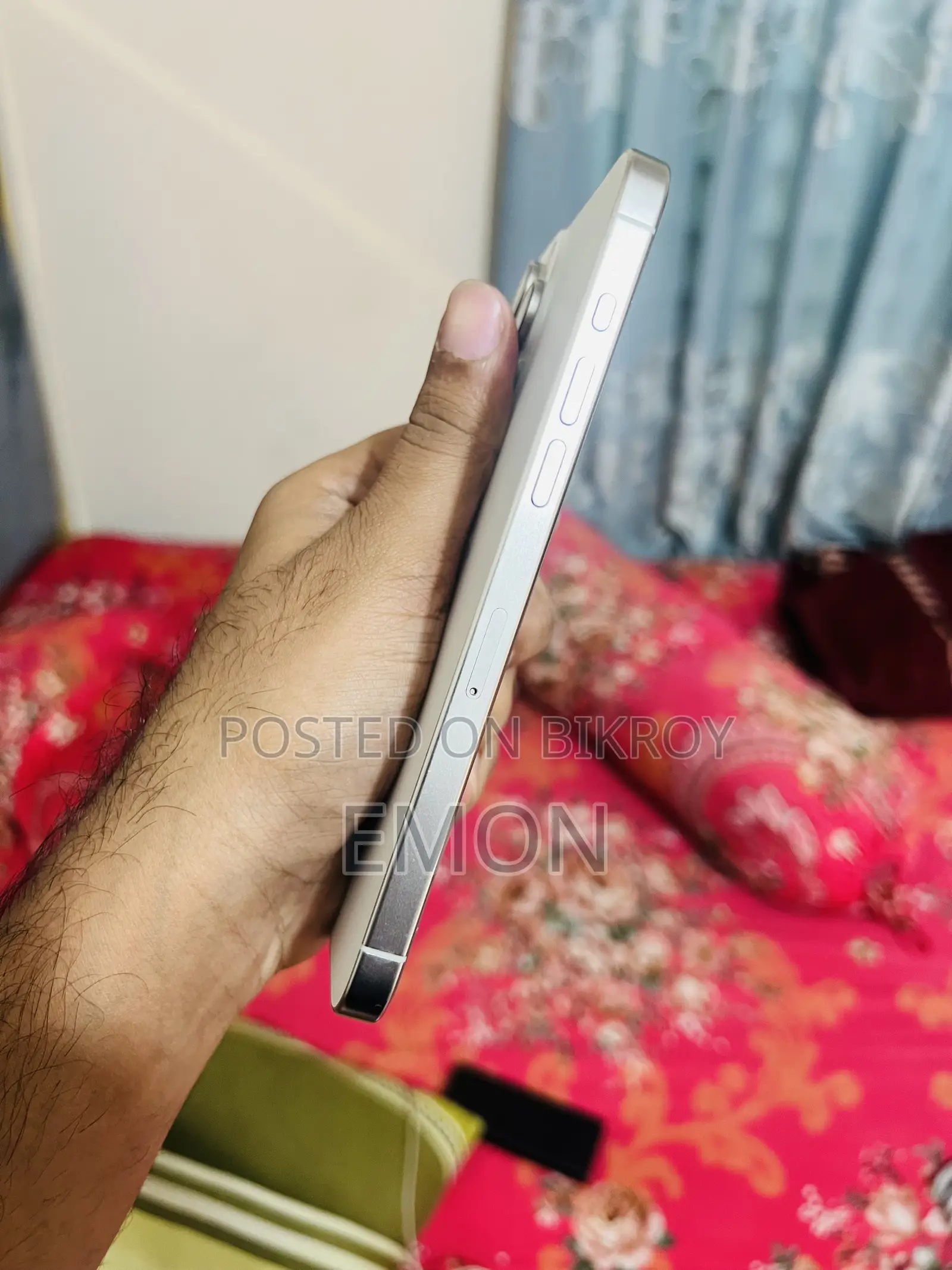 অ্যাপল আইফোন ১৫ প্রো ম্যাক্স ২৫৬ জিবি হোয়াইট