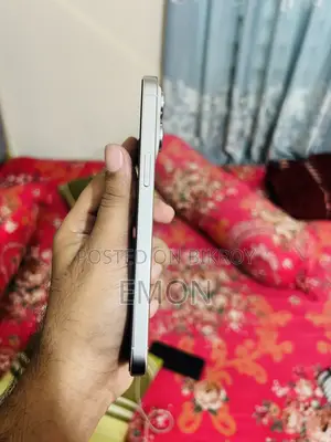 অ্যাপল আইফোন ১৫ প্রো ম্যাক্স ২৫৬ জিবি হোয়াইট
