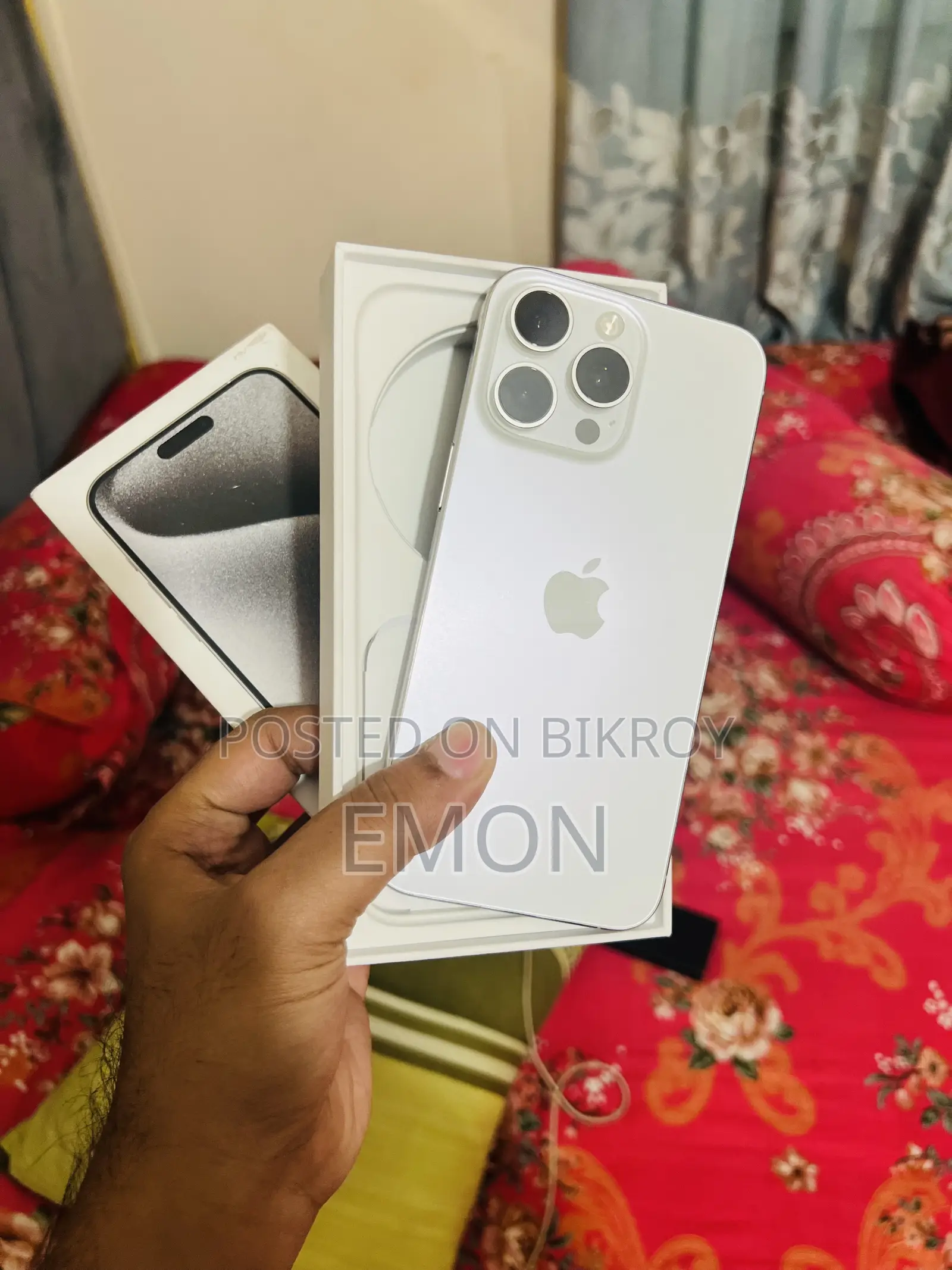অ্যাপল আইফোন ১৫ প্রো ম্যাক্স ২৫৬ জিবি হোয়াইট