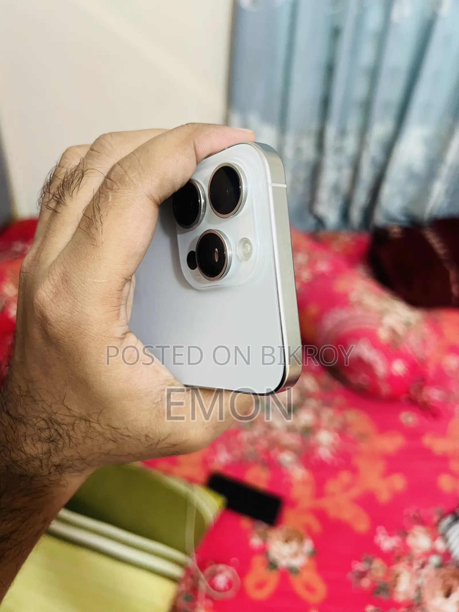 অ্যাপল আইফোন ১৫ প্রো ম্যাক্স ২৫৬ জিবি হোয়াইট
